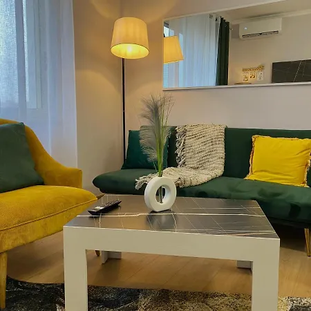@bazaar, In The Center Of - 80sqm Apartment